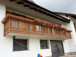 PARAPETTI_BALCONE_RINGHIERE_POGGIOLI_ALLUMINIO_CLASSICO_ASSI_VERTICALI_FIORIER_DIETRE_SRL