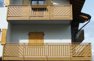 PARAPETTI_BALCONE_RINGHIERE_POGGIOLI_ALLUMINIO_CLASSICO_ASSI_VERTICALI_OBLIQUE_DIETRE_SRL