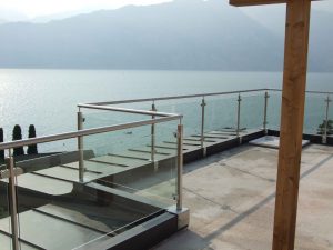 PARAPETTI_BALCONE_MODERNI_RICERCATO_VETRO_ACCIAIO_INOX_DIETRE_SRL