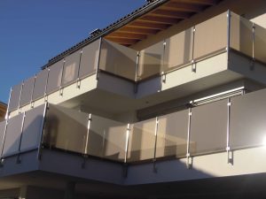 PARAPETTI_BALCONE_MODERNI_RICERCATO_VETRO_ACCIAIO_INOX_DIETRE_SRL