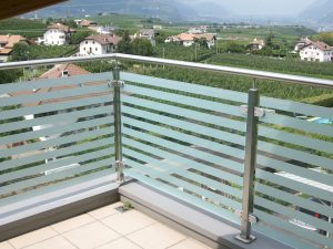 PARAPETTI_BALCONE_MODERNI_RICERCATO_VETRO_ACCIAIO_INOX_DIETRE_SRL