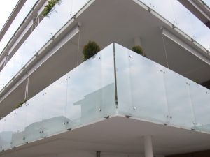 PARAPETTI_BALCONE_MODERNI_RICERCATO_VETRO_ACCIAIO_INOX_DIETRE_SRL